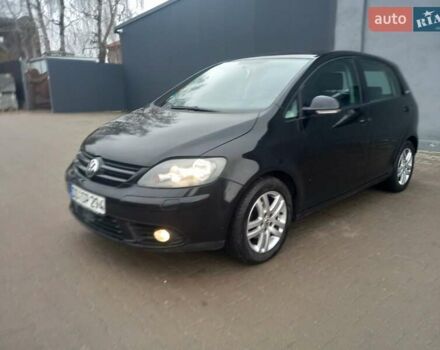 Черный Фольксваген Гольф Плюс, объемом двигателя 1.6 л и пробегом 218 тыс. км за 5800 $, фото 1 на Automoto.ua