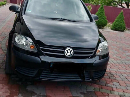 Черный Фольксваген Гольф Плюс, объемом двигателя 1.6 л и пробегом 217 тыс. км за 6800 $, фото 1 на Automoto.ua