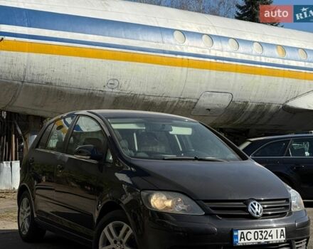 Черный Фольксваген Гольф Плюс, объемом двигателя 1.4 л и пробегом 238 тыс. км за 6200 $, фото 1 на Automoto.ua