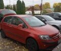 Красный Фольксваген Гольф Плюс, объемом двигателя 1.6 л и пробегом 232 тыс. км за 4850 $, фото 2 на Automoto.ua