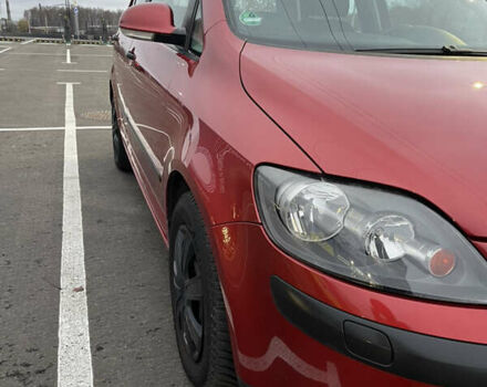 Красный Фольксваген Гольф Плюс, объемом двигателя 1.6 л и пробегом 232 тыс. км за 5100 $, фото 7 на Automoto.ua