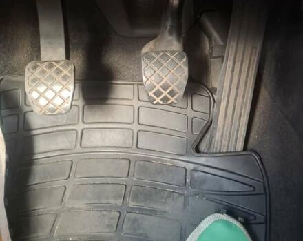 Красный Фольксваген Гольф Плюс, объемом двигателя 1.6 л и пробегом 295 тыс. км за 5500 $, фото 3 на Automoto.ua