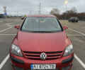 Красный Фольксваген Гольф Плюс, объемом двигателя 1.6 л и пробегом 232 тыс. км за 5100 $, фото 1 на Automoto.ua