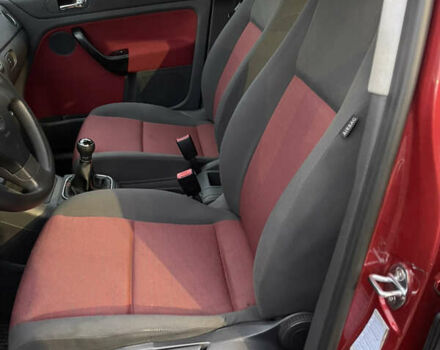 Красный Фольксваген Гольф Плюс, объемом двигателя 1.6 л и пробегом 232 тыс. км за 5100 $, фото 13 на Automoto.ua