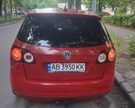 Красный Фольксваген Гольф Плюс, объемом двигателя 1.6 л и пробегом 295 тыс. км за 5500 $, фото 6 на Automoto.ua