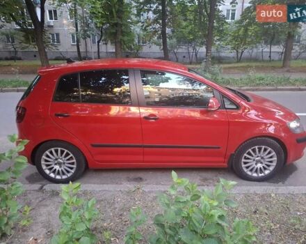 Красный Фольксваген Гольф Плюс, объемом двигателя 1.6 л и пробегом 295 тыс. км за 5500 $, фото 7 на Automoto.ua