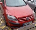 Красный Фольксваген Гольф Плюс, объемом двигателя 1.6 л и пробегом 232 тыс. км за 5200 $, фото 1 на Automoto.ua