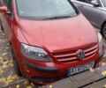 Красный Фольксваген Гольф Плюс, объемом двигателя 1.6 л и пробегом 232 тыс. км за 4850 $, фото 1 на Automoto.ua