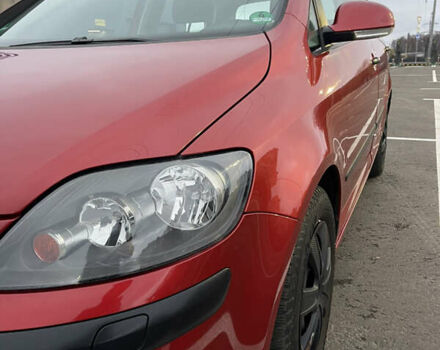 Красный Фольксваген Гольф Плюс, объемом двигателя 1.6 л и пробегом 232 тыс. км за 5100 $, фото 6 на Automoto.ua