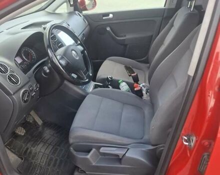 Красный Фольксваген Гольф Плюс, объемом двигателя 1.6 л и пробегом 295 тыс. км за 5500 $, фото 4 на Automoto.ua