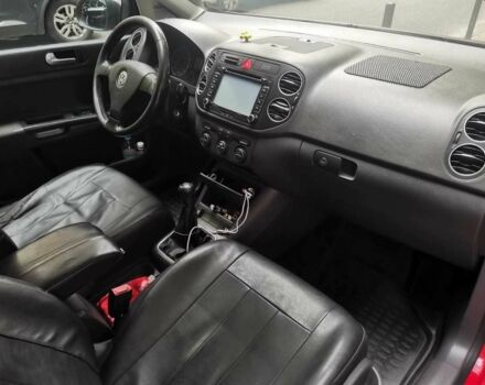 Красный Фольксваген Гольф Плюс, объемом двигателя 1.6 л и пробегом 336 тыс. км за 6200 $, фото 14 на Automoto.ua