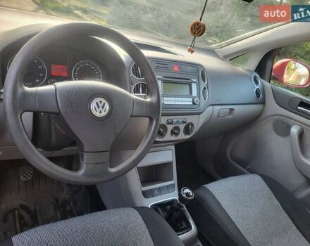 Червоний Фольксваген Golf Plus, об'ємом двигуна 1.39 л та пробігом 238 тис. км за 6700 $, фото 6 на Automoto.ua