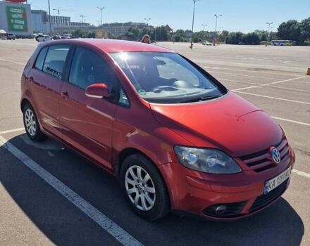 Красный Фольксваген Гольф Плюс, объемом двигателя 1.6 л и пробегом 180 тыс. км за 5500 $, фото 7 на Automoto.ua
