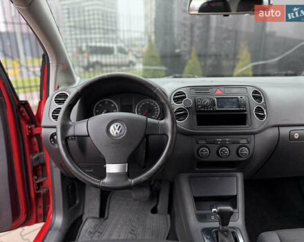 Красный Фольксваген Гольф Плюс, объемом двигателя 1.9 л и пробегом 240 тыс. км за 5900 $, фото 21 на Automoto.ua