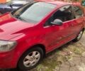 Красный Фольксваген Гольф Плюс, объемом двигателя 1.6 л и пробегом 312 тыс. км за 5050 $, фото 1 на Automoto.ua