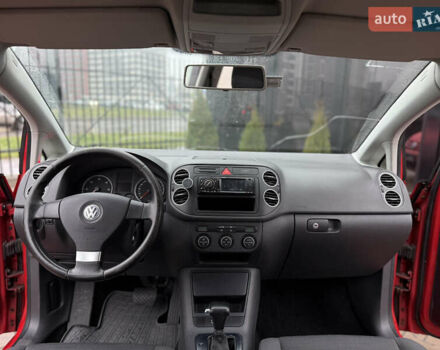 Красный Фольксваген Гольф Плюс, объемом двигателя 1.9 л и пробегом 240 тыс. км за 5900 $, фото 20 на Automoto.ua