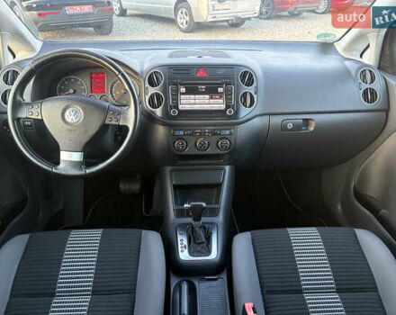 Красный Фольксваген Гольф Плюс, объемом двигателя 1.4 л и пробегом 238 тыс. км за 7200 $, фото 9 на Automoto.ua