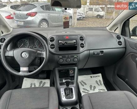 Червоний Фольксваген Golf Plus, об'ємом двигуна 1.6 л та пробігом 310 тис. км за 6350 $, фото 5 на Automoto.ua