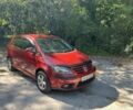 Красный Фольксваген Гольф Плюс, объемом двигателя 1.6 л и пробегом 302 тыс. км за 4002 $, фото 2 на Automoto.ua