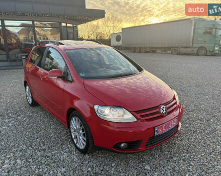 Красный Фольксваген Гольф Плюс, объемом двигателя 1.4 л и пробегом 238 тыс. км за 7200 $, фото 7 на Automoto.ua