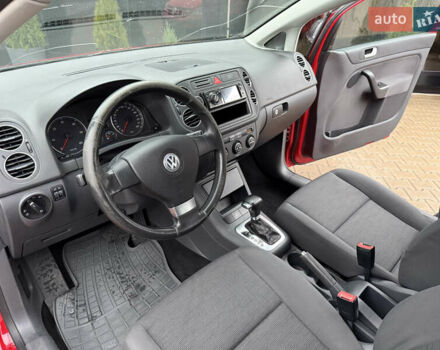 Красный Фольксваген Гольф Плюс, объемом двигателя 1.9 л и пробегом 240 тыс. км за 5900 $, фото 12 на Automoto.ua