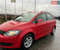 Красный Фольксваген Гольф Плюс, объемом двигателя 1.6 л и пробегом 195 тыс. км за 5999 $, фото 3 на Automoto.ua