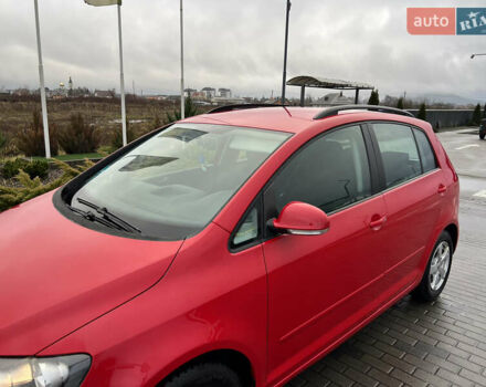 Красный Фольксваген Гольф Плюс, объемом двигателя 1.6 л и пробегом 195 тыс. км за 5999 $, фото 4 на Automoto.ua