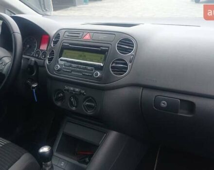 Красный Фольксваген Гольф Плюс, объемом двигателя 1.4 л и пробегом 235 тыс. км за 6900 $, фото 7 на Automoto.ua