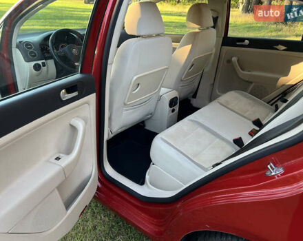 Красный Фольксваген Гольф Плюс, объемом двигателя 1.4 л и пробегом 177 тыс. км за 5999 $, фото 8 на Automoto.ua