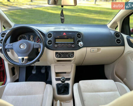 Красный Фольксваген Гольф Плюс, объемом двигателя 1.4 л и пробегом 177 тыс. км за 5999 $, фото 13 на Automoto.ua