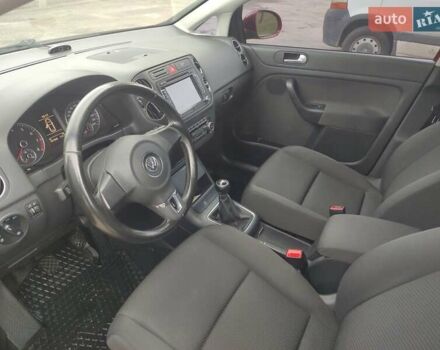 Красный Фольксваген Гольф Плюс, объемом двигателя 1.39 л и пробегом 100 тыс. км за 8700 $, фото 4 на Automoto.ua