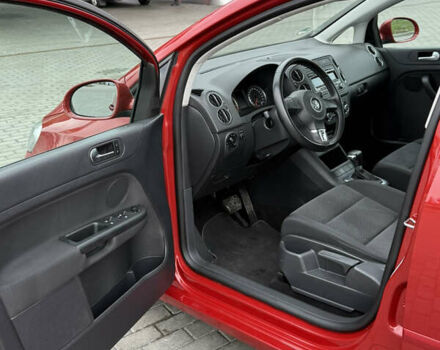 Красный Фольксваген Гольф Плюс, объемом двигателя 1.4 л и пробегом 161 тыс. км за 8900 $, фото 41 на Automoto.ua