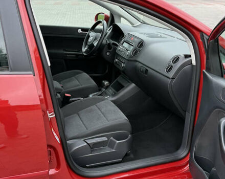 Красный Фольксваген Гольф Плюс, объемом двигателя 1.4 л и пробегом 161 тыс. км за 8900 $, фото 53 на Automoto.ua