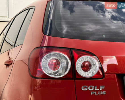 Красный Фольксваген Гольф Плюс, объемом двигателя 1.4 л и пробегом 93 тыс. км за 9300 $, фото 2 на Automoto.ua