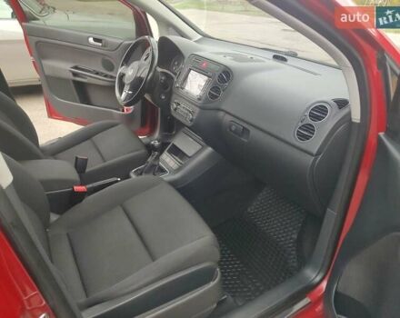 Красный Фольксваген Гольф Плюс, объемом двигателя 1.39 л и пробегом 100 тыс. км за 8700 $, фото 6 на Automoto.ua