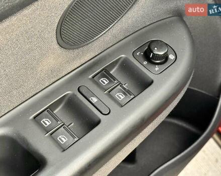 Красный Фольксваген Гольф Плюс, объемом двигателя 1.4 л и пробегом 93 тыс. км за 9300 $, фото 18 на Automoto.ua