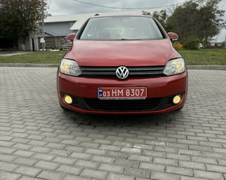 Красный Фольксваген Гольф Плюс, объемом двигателя 1.4 л и пробегом 161 тыс. км за 8900 $, фото 1 на Automoto.ua