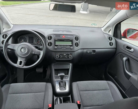 Красный Фольксваген Гольф Плюс, объемом двигателя 1.4 л и пробегом 161 тыс. км за 8700 $, фото 31 на Automoto.ua