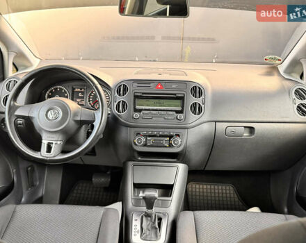 Красный Фольксваген Гольф Плюс, объемом двигателя 1.4 л и пробегом 93 тыс. км за 9300 $, фото 25 на Automoto.ua