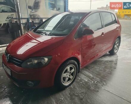 Красный Фольксваген Гольф Плюс, объемом двигателя 1.39 л и пробегом 100 тыс. км за 8700 $, фото 2 на Automoto.ua