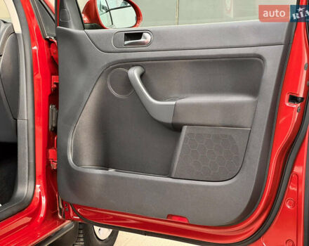 Красный Фольксваген Гольф Плюс, объемом двигателя 1.4 л и пробегом 93 тыс. км за 9300 $, фото 32 на Automoto.ua