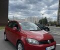 Красный Фольксваген Гольф Плюс, объемом двигателя 1.6 л и пробегом 220 тыс. км за 6400 $, фото 2 на Automoto.ua