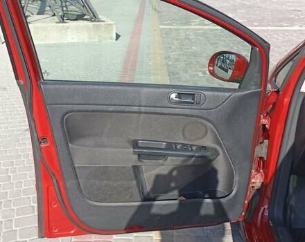 Красный Фольксваген Гольф Плюс, объемом двигателя 1.39 л и пробегом 166 тыс. км за 6200 $, фото 18 на Automoto.ua