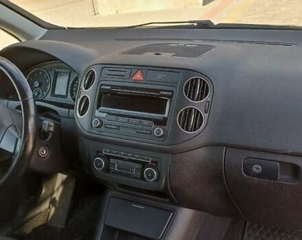 Красный Фольксваген Гольф Плюс, объемом двигателя 1.39 л и пробегом 166 тыс. км за 6200 $, фото 13 на Automoto.ua