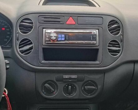 Красный Фольксваген Гольф Плюс, объемом двигателя 1.8 л и пробегом 298 тыс. км за 5780 $, фото 16 на Automoto.ua