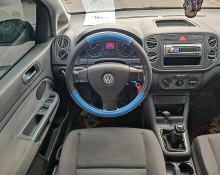 Красный Фольксваген Гольф Плюс, объемом двигателя 1.8 л и пробегом 298 тыс. км за 5780 $, фото 15 на Automoto.ua