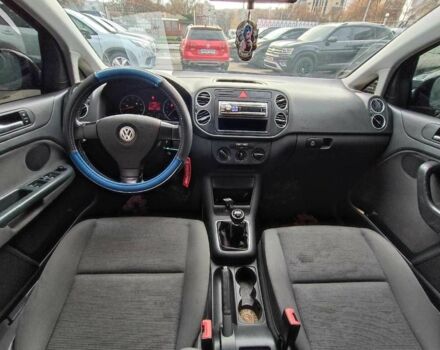 Красный Фольксваген Гольф Плюс, объемом двигателя 1.8 л и пробегом 298 тыс. км за 5780 $, фото 14 на Automoto.ua