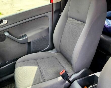 Красный Фольксваген Гольф Плюс, объемом двигателя 16 л и пробегом 350 тыс. км за 6500 $, фото 11 на Automoto.ua