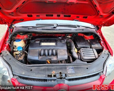 Красный Фольксваген Гольф Плюс, объемом двигателя 16 л и пробегом 350 тыс. км за 6500 $, фото 13 на Automoto.ua