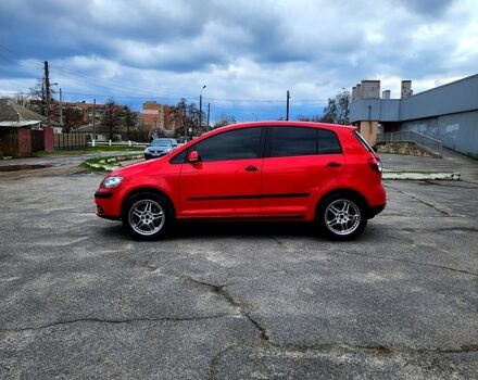 Красный Фольксваген Гольф Плюс, объемом двигателя 16 л и пробегом 350 тыс. км за 6500 $, фото 2 на Automoto.ua